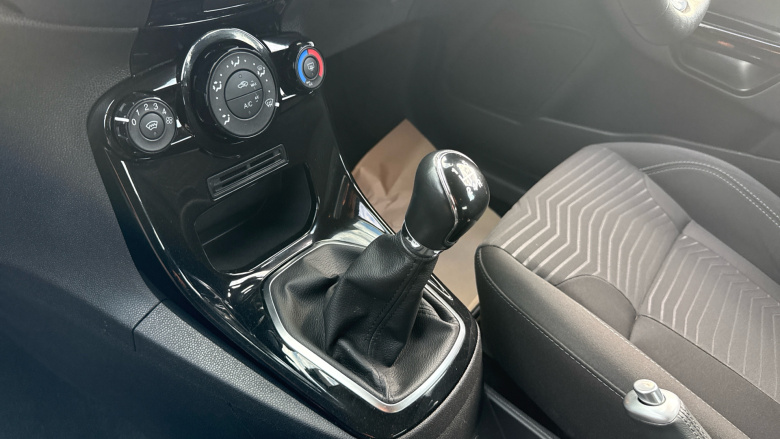 Ford Fiesta 1.25 82 Zetec 5dr Petrol Hatchback